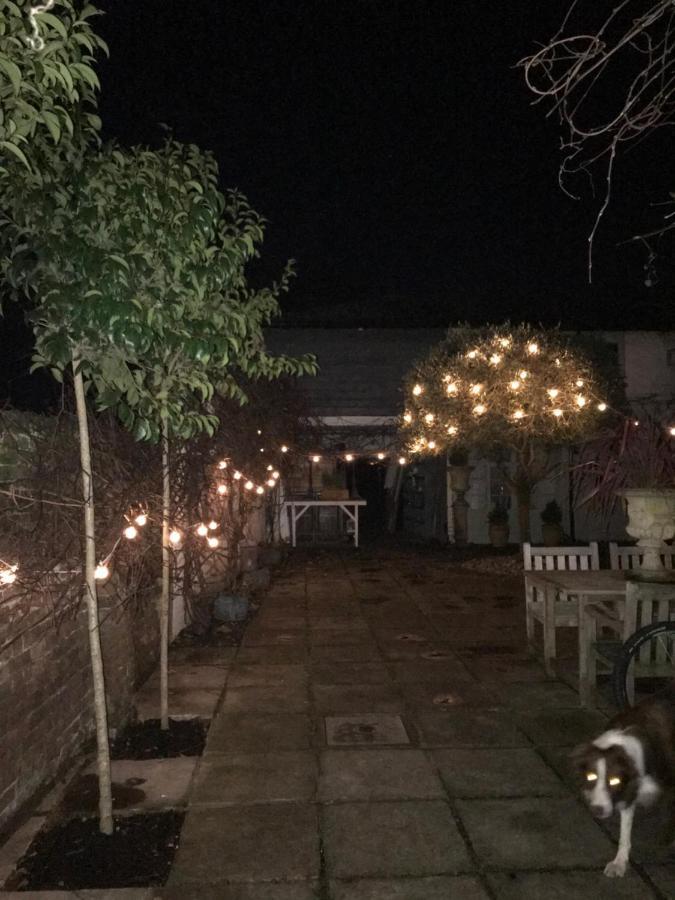 The Clockhouse Apartment โอลด์วินด์เซอร์ ภายนอก รูปภาพ