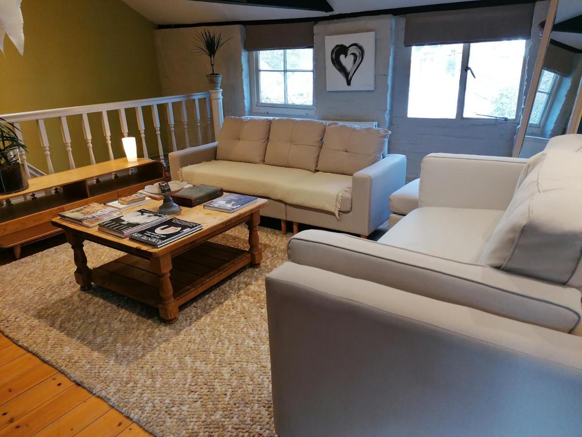 The Clockhouse Apartment โอลด์วินด์เซอร์ ภายนอก รูปภาพ