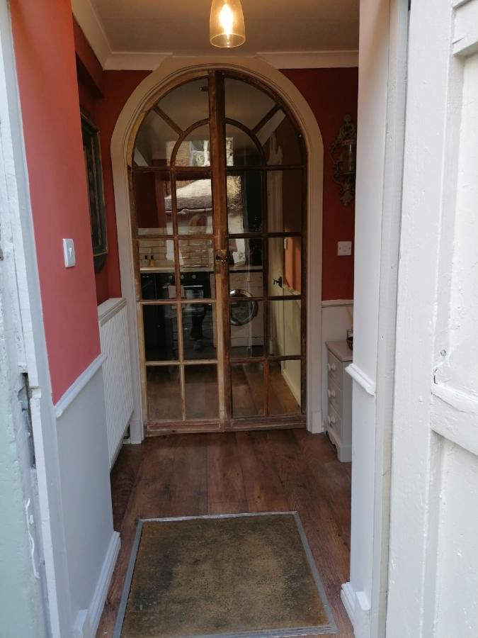 The Clockhouse Apartment โอลด์วินด์เซอร์ ภายนอก รูปภาพ