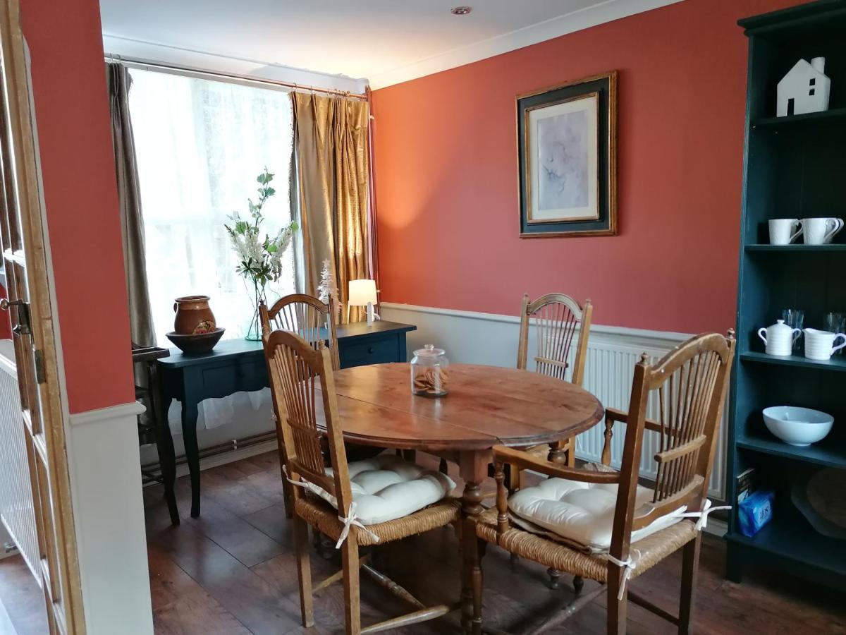 The Clockhouse Apartment โอลด์วินด์เซอร์ ภายนอก รูปภาพ