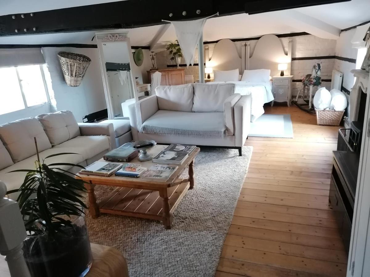 The Clockhouse Apartment โอลด์วินด์เซอร์ ภายนอก รูปภาพ
